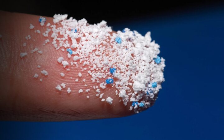 Los microplásticos desencadenan reacciones químicas muy dañinas en el interior del cuerpo Los microplásticos desencadenan reacciones químicas muy dañinas en el interior del cuerpo