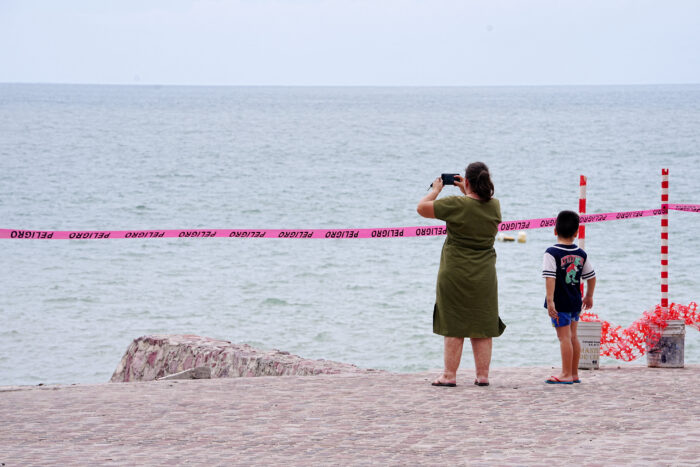 Las autoridaes llamaron a evacuar prioritariamente viviendas que no garanticen las condiciones de seguridad y zonas propensas a inundaciones o deslaves ante la llegada del huracán Simón.