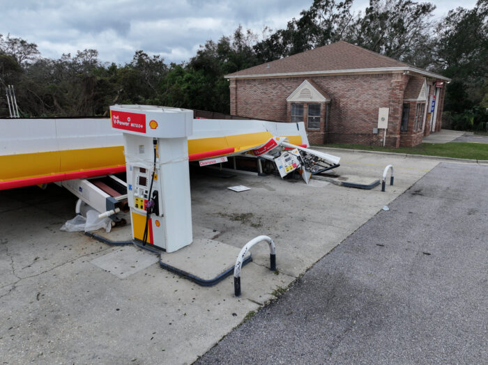 Se registraron dos fallecimientos en el condado de Escambia, Florida, y dos fallecimientos en Alabama por el paso de Isaías.