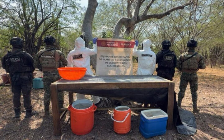 Aseguran 100 kilos de metanfetamina tras localizar laboratorio clandestino en Culiacán Aseguran 100 kilos de metanfetamina tras localizar laboratorio clandestino en Culiacán