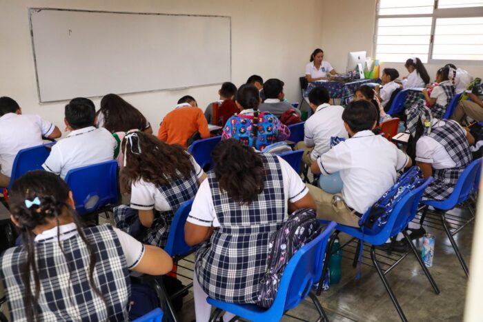 Con motivo del Día de Muertos, la Secretaría de Educación Pública (SEP) anunció un megapuente de cuatro días para las y los estudiantes de preescolar, primaria y secundaria.