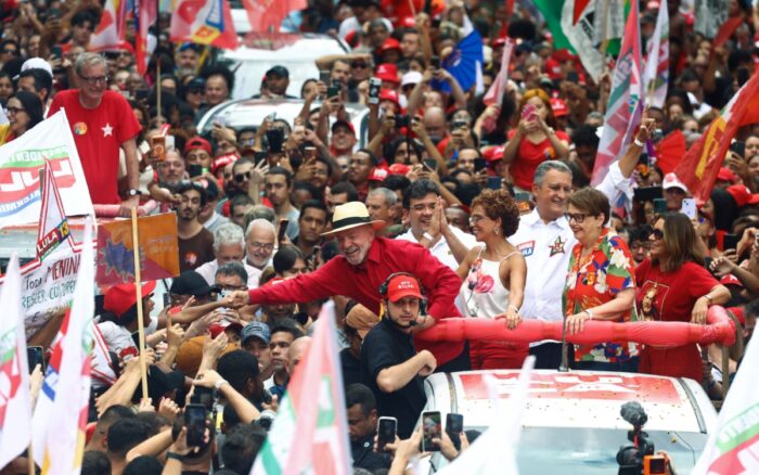 Meta reconoció, sin embargo, varios fallos recientes. El primero ocurrió el 23 de septiembre, cuando la cuenta publicitaria de la campaña de Lula fue desactivada por error, durante poco más de una hora, después de que un anuncio fuera identificado como un posible intento de suplantación de un programa social del Gobierno brasileño.