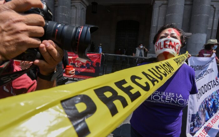 México suma nueve periodistas asesinados en 2026 y las autoridades "no están haciendo lo suficiente" para resolver estos crímenes o proteger a la prensa, alertó el jueves el director de la ONG Reporteros Sin Fronteras durante una visita al país.