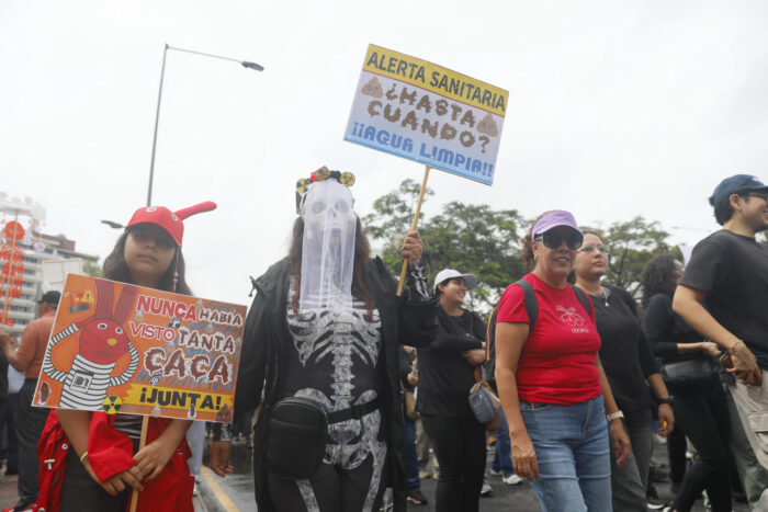 Organizaciones ciudadanas y científicas encontraron heces fecales y bacterias, así como metales pesados como mercurio y cadmio en muestras de agua de 200 colonias.