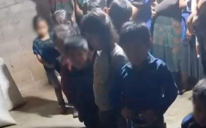 Cien niños sin clases desde 2024 en la comunidad de Chenalhó, Chiapas, donde denuncian que grupo armado obliga a menores a consumir droga Cien niños sin clases desde 2024 en la comunidad de Chenalhó, Chiapas, donde denuncian que grupo armado obliga a menores a consumir droga
