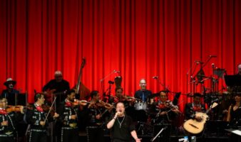 Con ritmo de mariachi, Mike Patton cerró su concierto en Bellas Artes