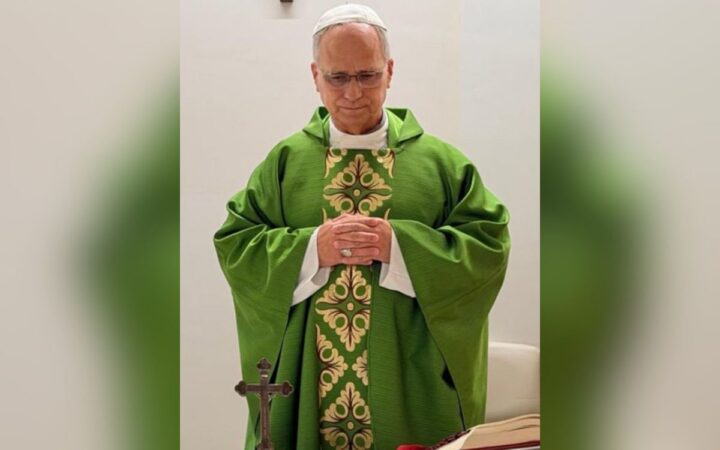 El Vaticano publica las primeras imágenes del papa desde su operación de cáncer El Vaticano publica las primeras imágenes del papa desde su operación de cáncer