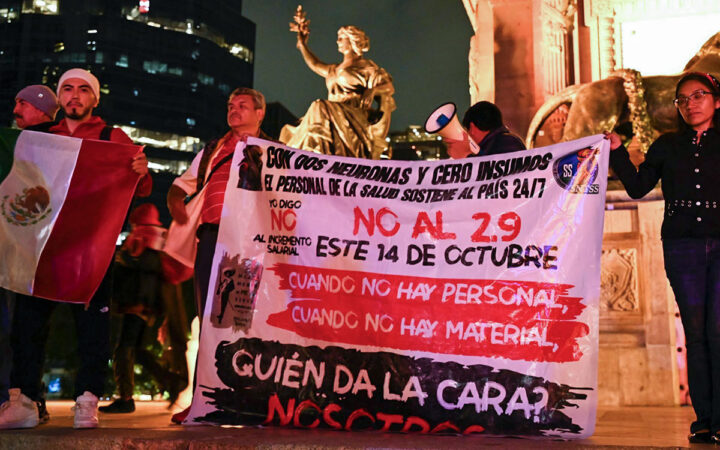 Aristegui en Vivo: Votan No trabajadores del IMSS; plataformas ajustarán algoritmos para bajar violencia; aprueba Senado Clave Única Catastral (15/10/2026)
