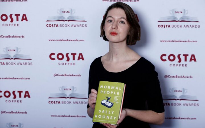 Escritores defienden a la novelista Sally Rooney, vetada por apoyo a Palestine Action Escritores defienden a la novelista Sally Rooney, vetada por apoyo a Palestine Action