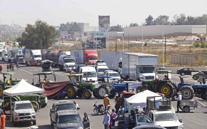 Segob llama al diálogo a transportistas ante paro del lunes Segob llama al diálogo a transportistas ante paro del lunes