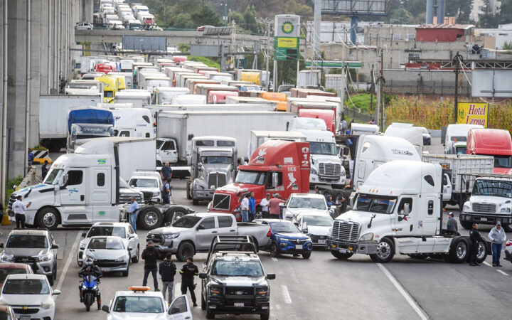 Aristegui en Vivo: Investigan a empresas y funcionarios en INE; transportistas bloquean carreteras; ¡Charlyn Corral hace historia! (27/10/2026) Aristegui en Vivo: Investigan a empresas y funcionarios en INE; transportistas bloquean carreteras; ¡Charlyn Corral hace historia! (27/10/2026)