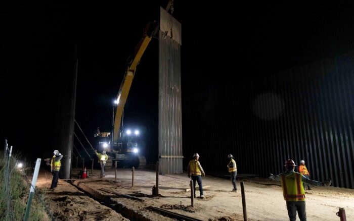 El presidente de Estados Unidos, Donald Trump, aseguró este sábado que México ha pagado "muchas veces" el costo del muro fronterizo construido durante sus dos mandatos gracias a los aranceles que Washington ha impuesto al país vecino.