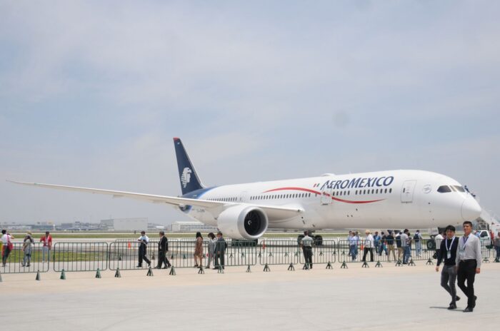 Aeroméxico, la mayor aerolínea del país, explicó que la suspensión de vuelos a Tulum, en vigor desde el miércoles 30 de septiembre, "se basa en las condiciones actuales del mercado" que "han impactado a diversas aerolíneas".