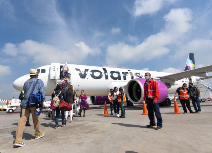 Volaris señaló que la suspensión de vuelos a Tulum responde al alza de los costos que afronta la industria, como el impuesto a no residentes (turistas).